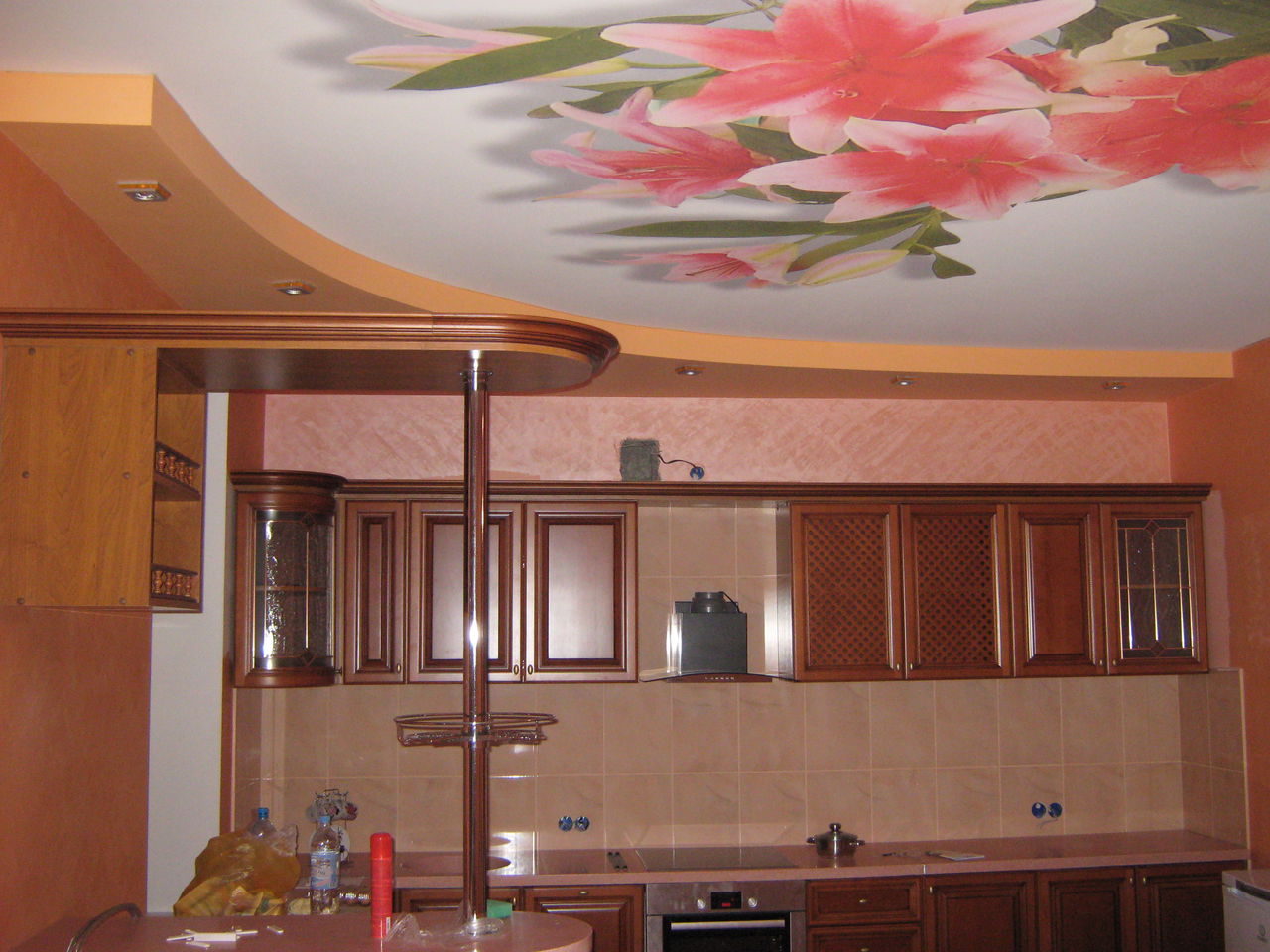 Кухня натяжной потолок